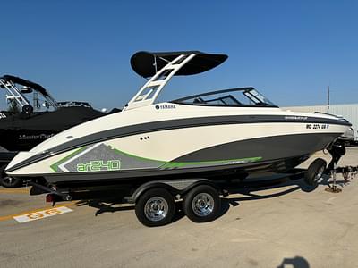 BOATZON | Yamaha Boats AR240 2016