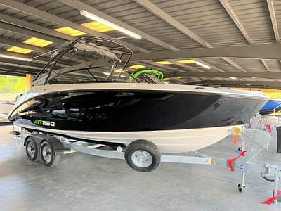BOATZON | Yamaha Boats AR250 2022