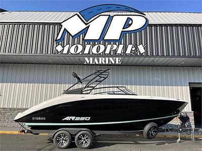 BOATZON | Yamaha Boats AR250 2023