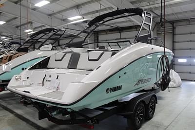 BOATZON | Yamaha Boats AR250 2024