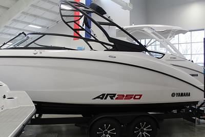 BOATZON | Yamaha Boats AR250 2024