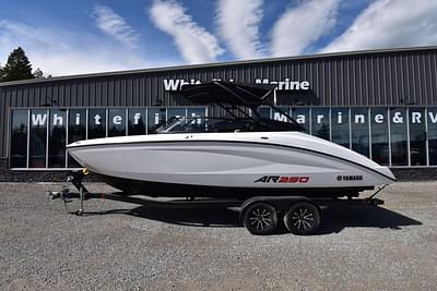 BOATZON | Yamaha Boats AR250 2024