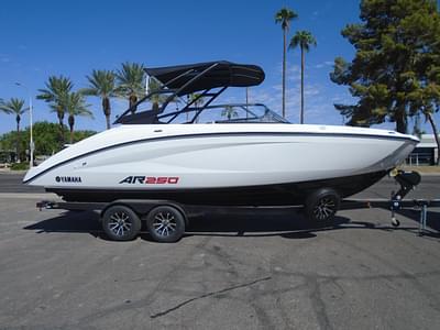 BOATZON | Yamaha Boats AR250 2024