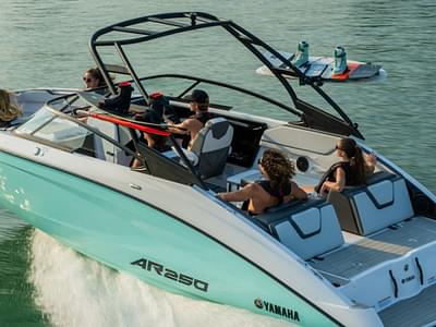 BOATZON | Yamaha Boats AR250 2025