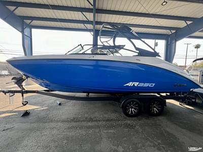 BOATZON | Yamaha Boats AR250 2025