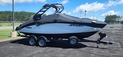 BOATZON | Yamaha Marine AR220 2023