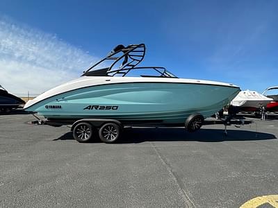 BOATZON | Yamaha Marine AR250 2024