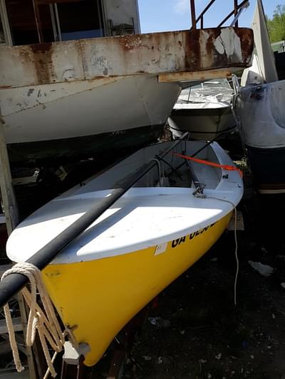 BOATZON | Yellow 12 ft sailboat 1975