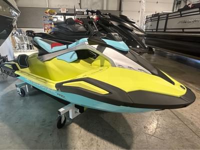 BOATZON | 2025 Yamaha WaveRunner JetBlaster PRO 3Up