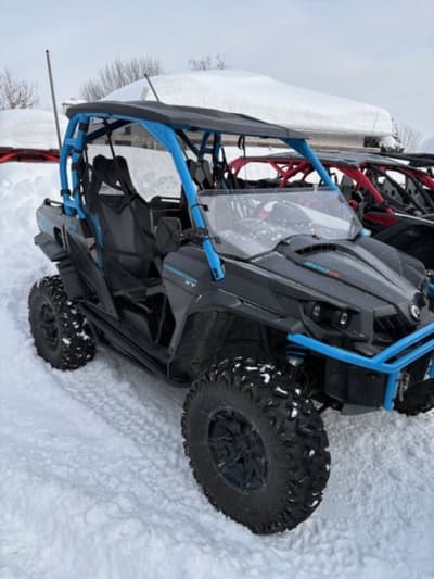 BOATZON | Can-Am® Commander XT 800R Carbon Black  Octane Blue 2019