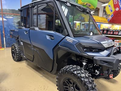 BOATZON | Can-Am® DMAX HD11 CAB LTD 2026