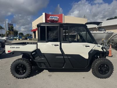 BOATZON | Can-Am® Defender MAX Limited HD11 2026