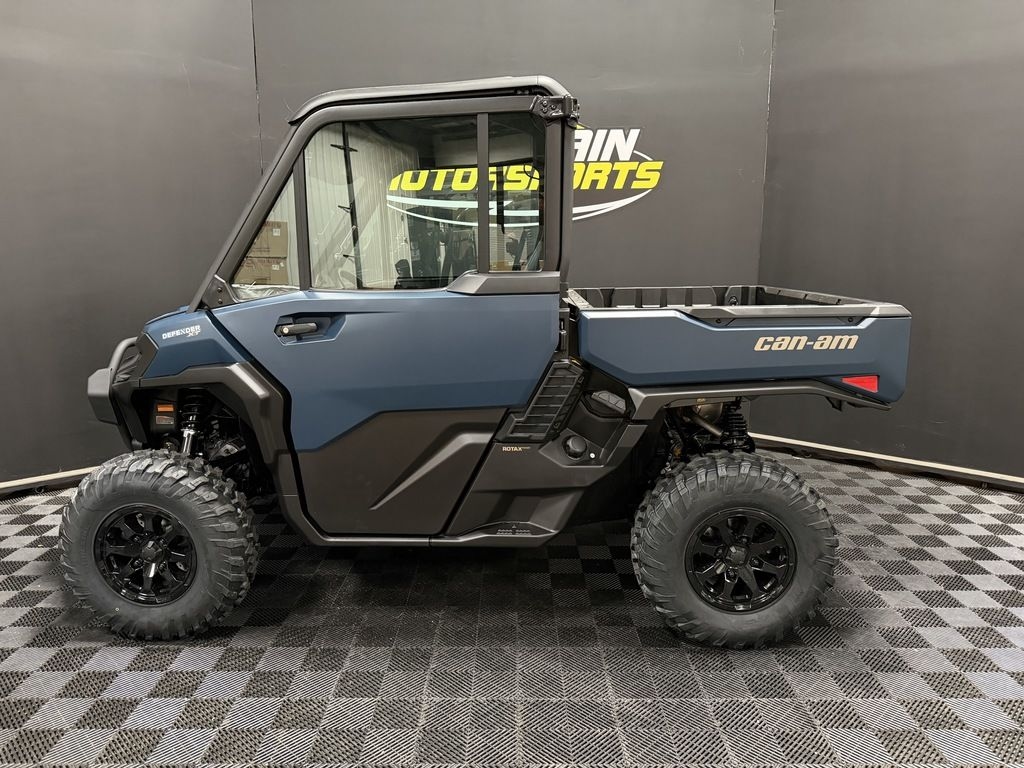 2026 Can-Am® Defender XT CAB HD11 With 1025 indisplay - Sold Boat