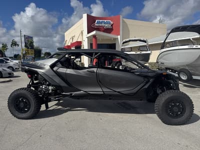 BOATZON | Can-Am® Maverick R Max X RS With SmartShox 2026