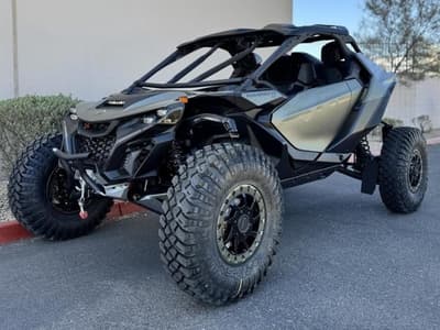 BOATZON | Can-Am® Maverick R X rc with SmartShox 2026