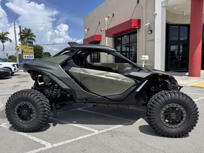 BOATZON | Can-Am® Maverick R X rc with SmartShox 2026 BOATZON | Can-Am® Maverick R X rc with SmartShox 2026