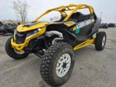 BOATZON | Can-Am® Maverick R X RS Carbon Black  Neo Yellow 2024