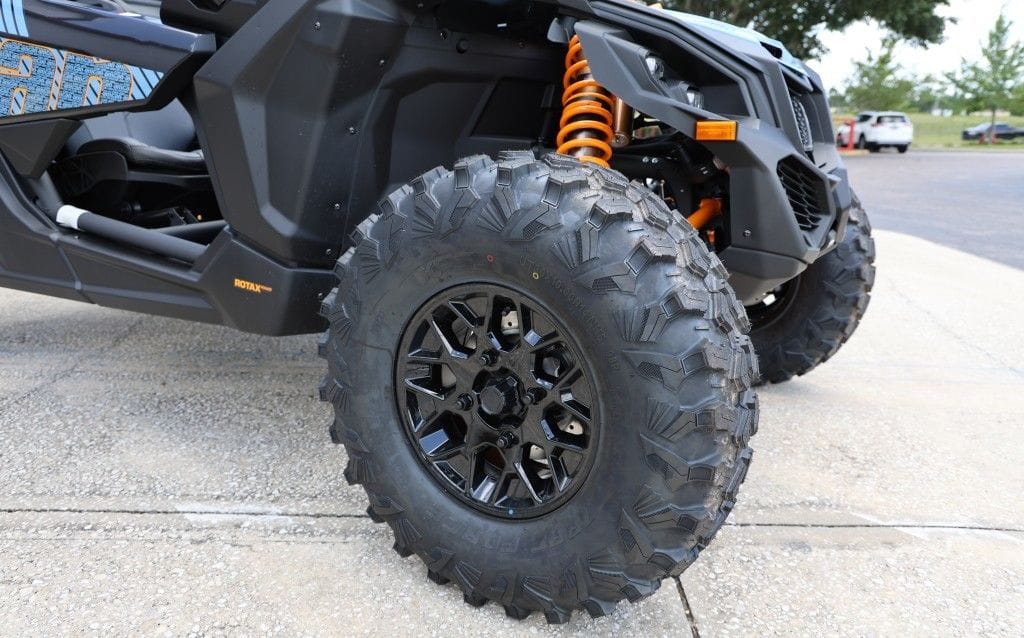 New Can-Am® Maverick X3 DS Turbo Scandi Blue Orange Crush 2026 for