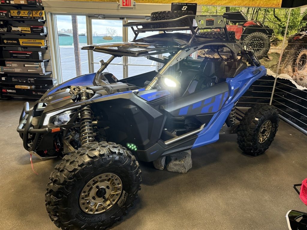 Can-Am® Maverick X3 X rs Turbo RR Dazzling Blue  Carbon Black 2024