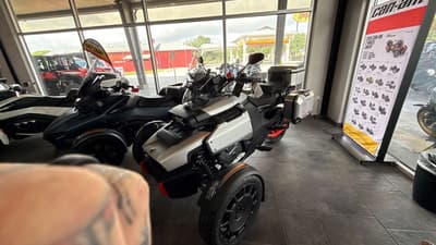 BOATZON | Can-Am® RED CANYON XT 1330 SE6 2026