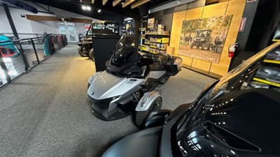 BOATZON | Can-Am® SPYDER RT SE6 2025