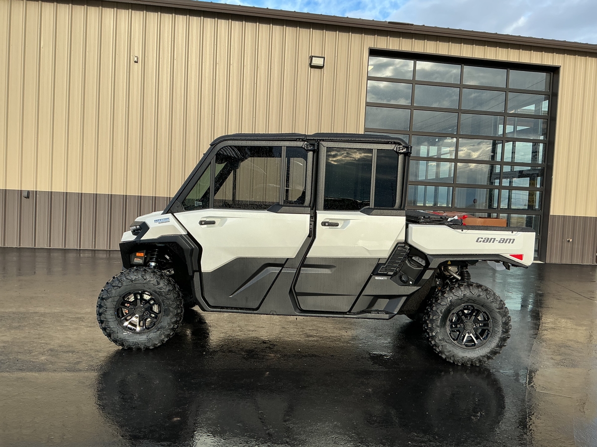 2026 Can-Am CanAm DEF MAX LTD HD11 2026 - Sold Boat