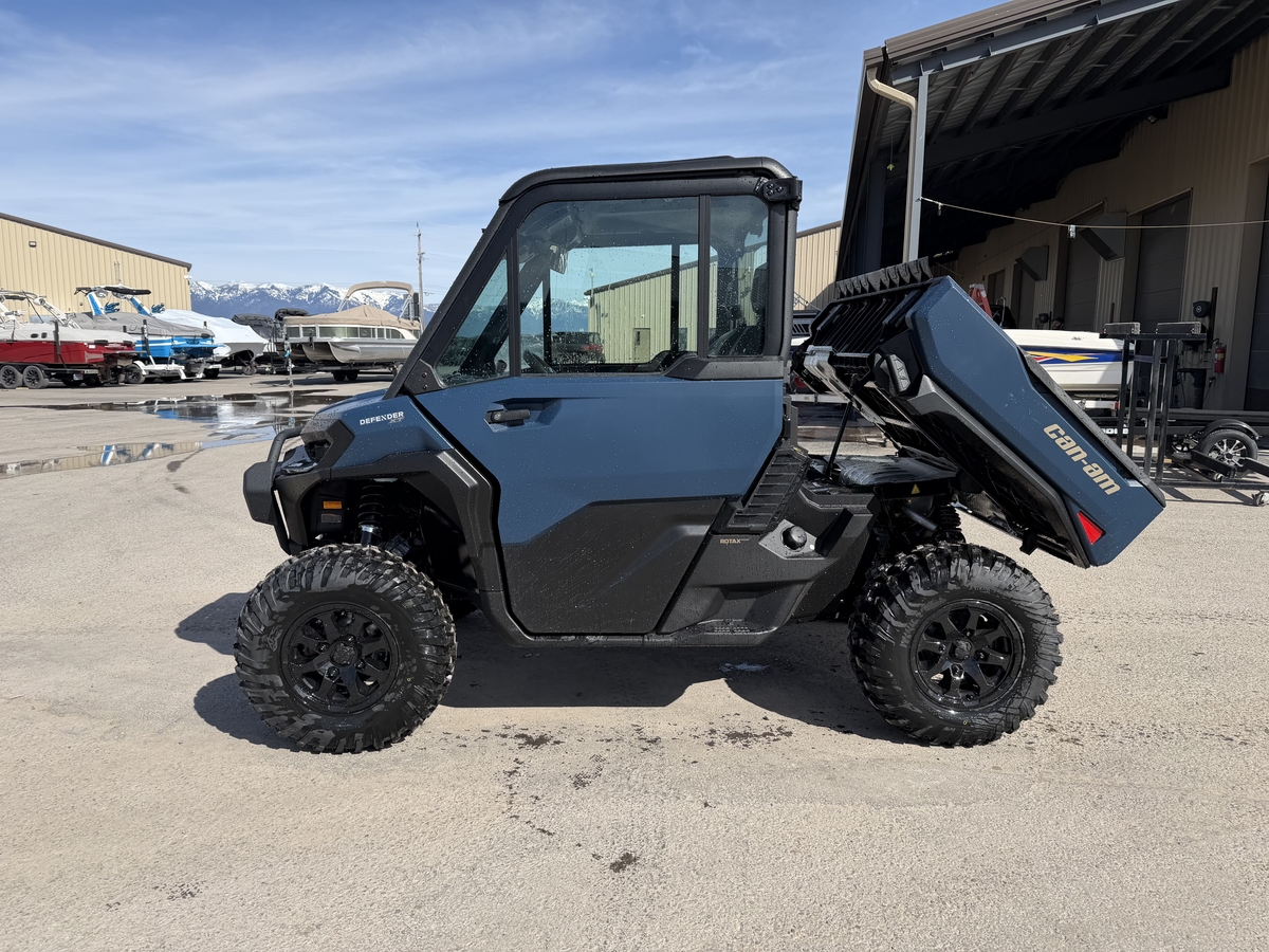 2026 Can-Am CanAm DEF XT CAB HD11 2026 - Sold Boat