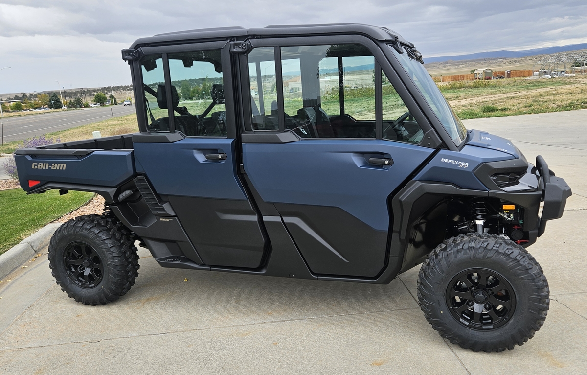 2026 Can-Am CanAm Defender MAX XT CAB HD11 2026 - Sold Boat