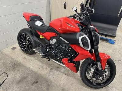 BOATZON | Ducati Diavel V4 Red 2024