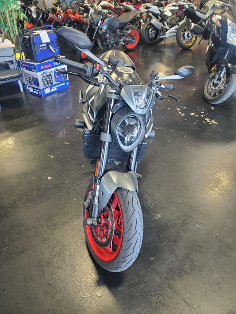 Ducati Monster  Aviator Grey 2023