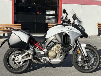 BOATZON | Ducati Multistrada V4S Iceberg White  Spoked Wheels 2023