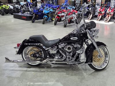 BOATZON | Harley-Davidson® FLHCS  Heritage Classic 2024