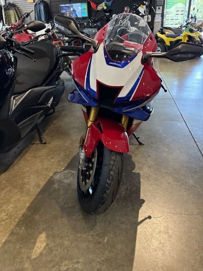 BOATZON | Honda® CBR1000RRR Fireblade SP 2026 BOATZON | Honda® CBR1000RRR Fireblade SP 2026