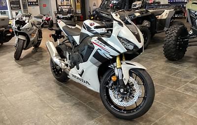 BOATZON | Honda® CBR1000RRT 2026