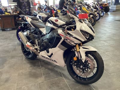 BOATZON | Honda® CBR1000RRT 2026 BOATZON | Honda® CBR1000RRT 2026