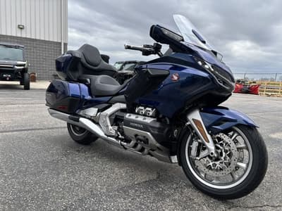 BOATZON | Honda® Gold Wing Tour Automatic DCT Pearl Hawkseye Blue 2018