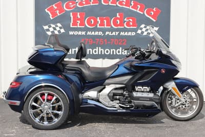 BOATZON | Honda® Gold Wing Tour Automatic DCT Pearl Hawkseye Blue 2018