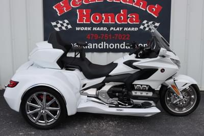 BOATZON | Honda® Gold Wing Tour Automatic DCT Pearl White 2018