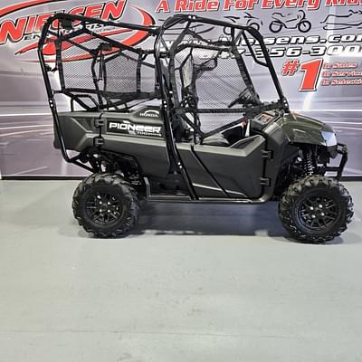 BOATZON | Honda® Pioneer 7004 Deluxe 2025