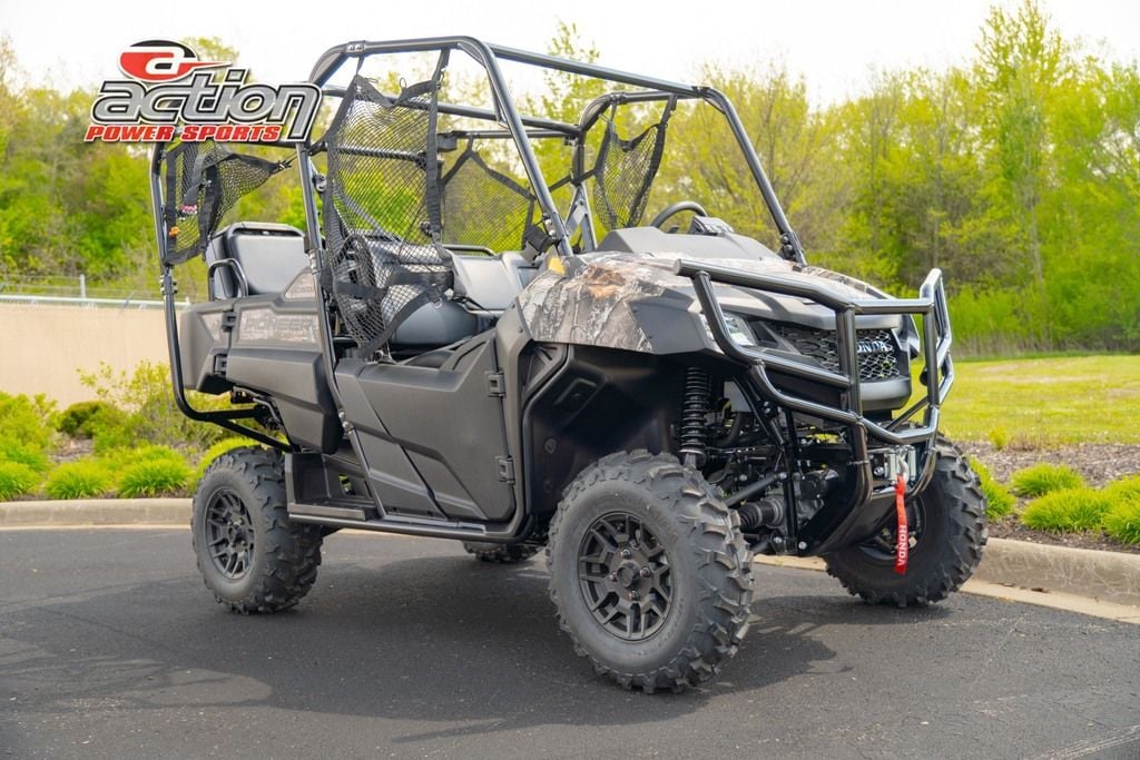 Honda × YOSHIDA ROBERTO のカーキカラー　ほぼ新品 New Honda® Pioneer 7004 Forest 2026 for sale in Waukesha