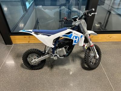 BOATZON | Husqvarna Motorcycles EE 5 2024