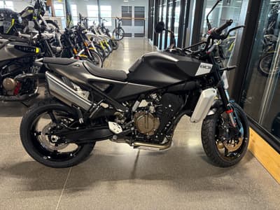 BOATZON | Husqvarna Motorcycles Svartpilen 801 2025