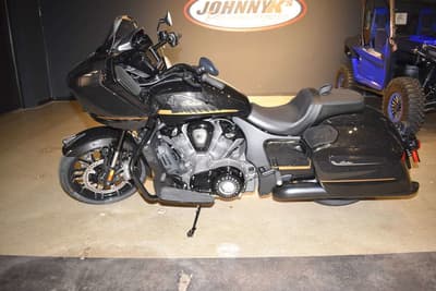 BOATZON | Indian Motorcycle® Challenger Dark Horse 112 Black Crystal wBlack Metallic  Championship G 2026