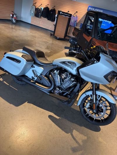 BOATZON | Indian Motorcycle® Challenger Dark Horse Springfield Blue 2025