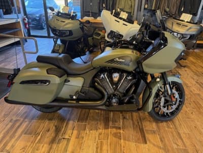 BOATZON | Indian Motorcycle® Challenger Dark Horse Springfield Blue 2025