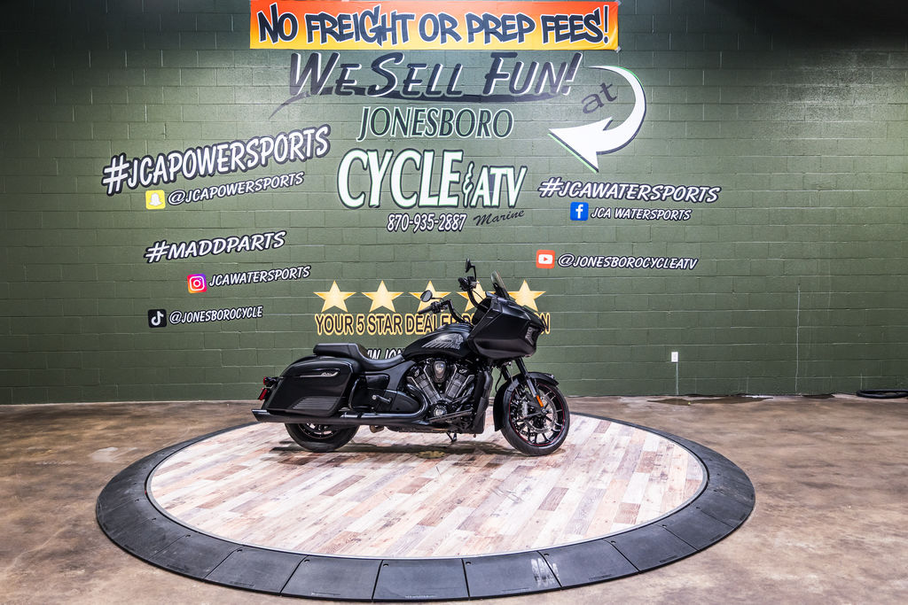Indian Motorcycle® Challenger Dark Horse Thunder Black Smoke 2021