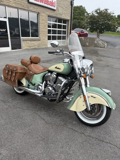 BOATZON | Indian Motorcycle® Chief Vintage Willow Green Ivory Cream 2019 BOATZON | Indian Motorcycle® Chief Vintage Willow Green Ivory Cream 2019