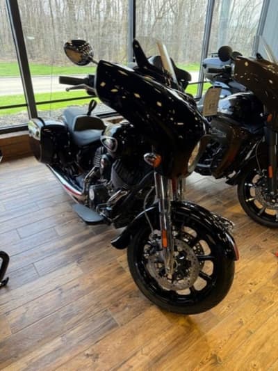 BOATZON | Indian Motorcycle® Chieftain Black Metallic 2025