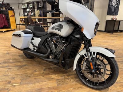 BOATZON | Indian Motorcycle® Chieftain PowerPlus Dark Horse wPowerBand Audio Ghost White Metallic Smok 2025