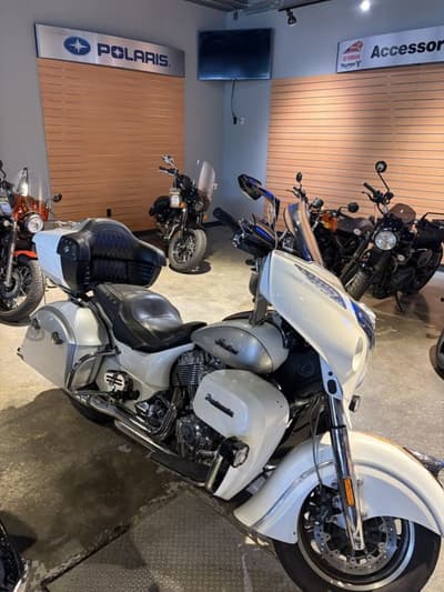 BOATZON | Indian Motorcycle® Roadmaster ABS Pearl White over Star Silver 2018